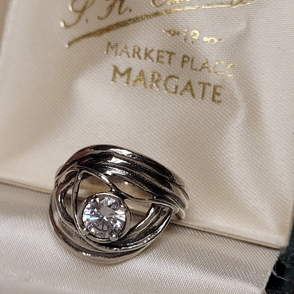 Stunning Sterling Silver Ring Solitaire - image 6